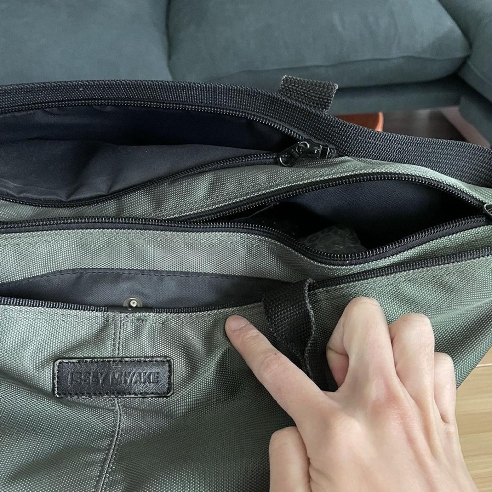 ISSEY MIYAKE Olive Green BALLISTIC NYLON Duffel Tote with Black Handles - Picture 5 of 6